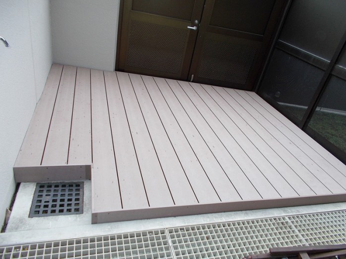 LIXILの樹ら楽ステージでお手入れラクラクなウッドデッキに